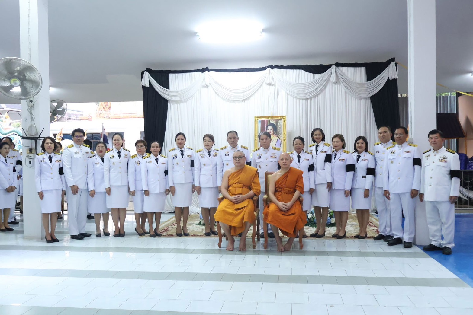 title - ส.ป.ก. จันทบุรี เข้าพิธีบำเพ็ญกุศล ในวาระครบ 100 วัน (สตมวาร) เพื่อถวายเป็นพระราชกุศล แด่สมเด็จพระนางเจ้าสิริกิติ์ พระบรมราชินีนาถ พระบรมราชชนนีพันปีหลวง